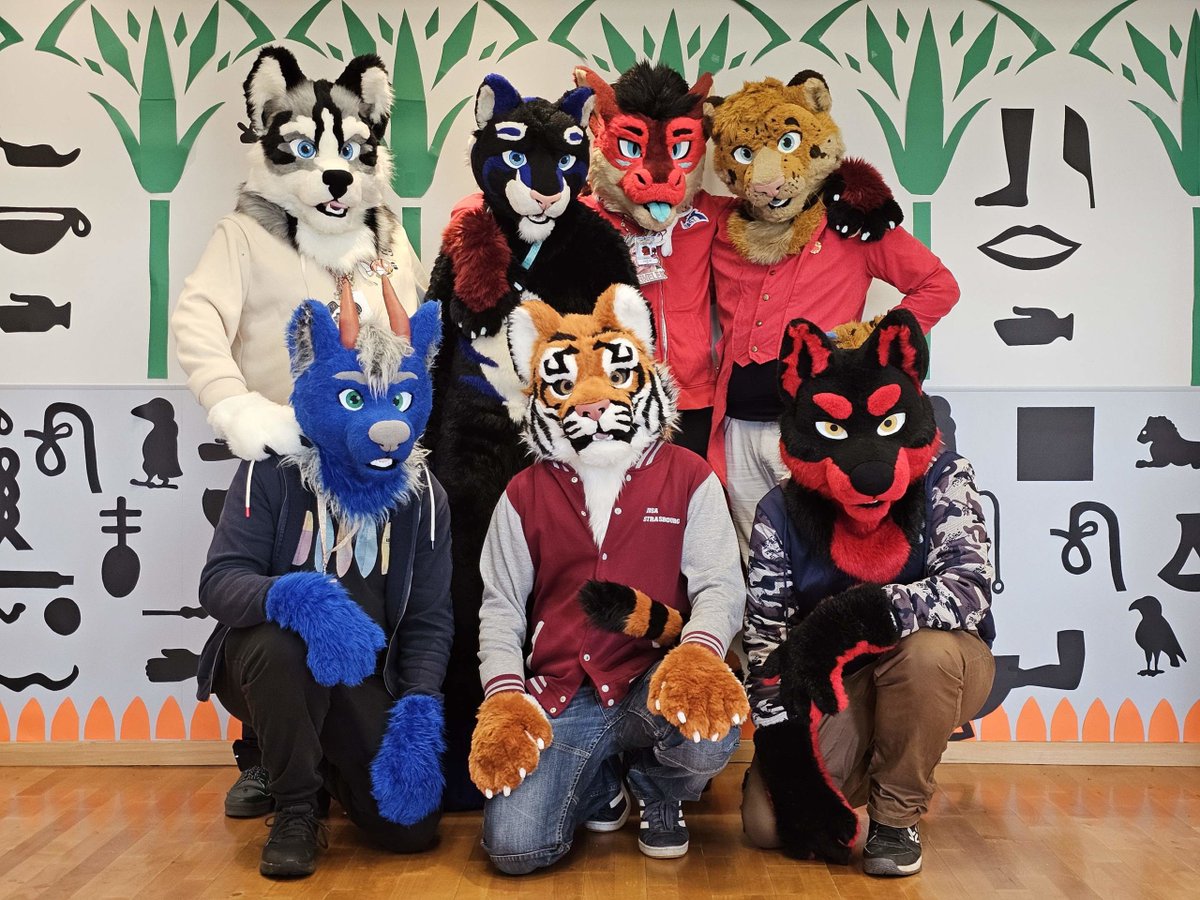 Notre prochains artiste est <a href="/SachaWakanda/">Sacha</a>   !

"Je réalise des fursuits depuis des années maintenant. Ce qui me caractérise probablement le plus , c'est la solidité et le confort de mes réalisations. Je passe aussi beaucoup de temps pour réaliser les finitions."