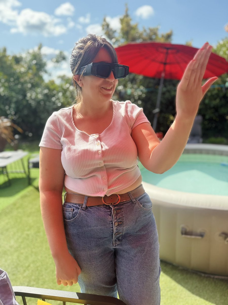 AndyFidel_'s tweet image. Feel like this is gonna be my summer go-to. Easy to wear, easy to share ☀️🕶️ #spectacles