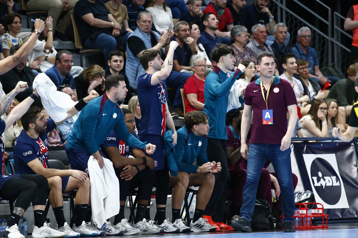 psghand's tweet photo. 43' : Nous voilà à +8 ! (16-24) #CHAPSG https://t.co/MmwJEuxMlj