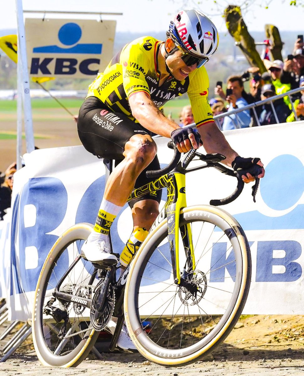 Lukáš Ronald Lukács tweet media