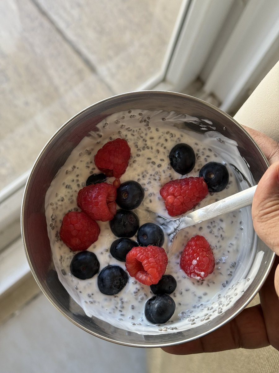 komalllr's tweet photo. Breakfast under 400 calories https://t.co/5Bn4OmmJHN
