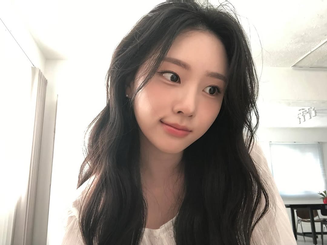 TheSmnggTheory's tweet photo. The famous former trainee Kim Ouju finally has a public Instagram account where she recently posted some photos, she’s truly very beautiful 🩷🫣
#smngg #smtrainee #ouju #sm #h2h https://t.co/pZ0nGrFGEe