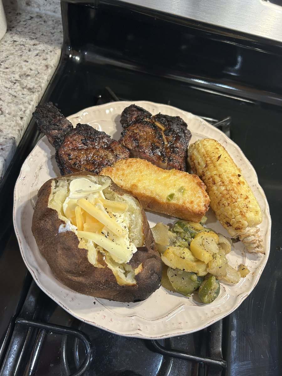 Dinner on the <a href="/recteq_official/">recteq</a> grill last night! Go Jackets!