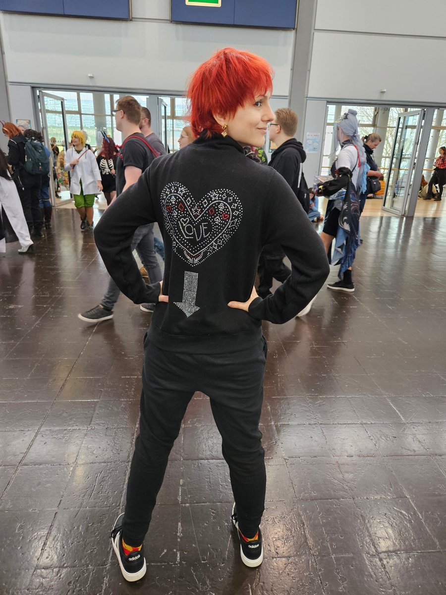 didn't even post my two cosplays from LBM yet! 
I'm really happy with the bedazzled bono Jacket, took forever but its soo sparkly now :)