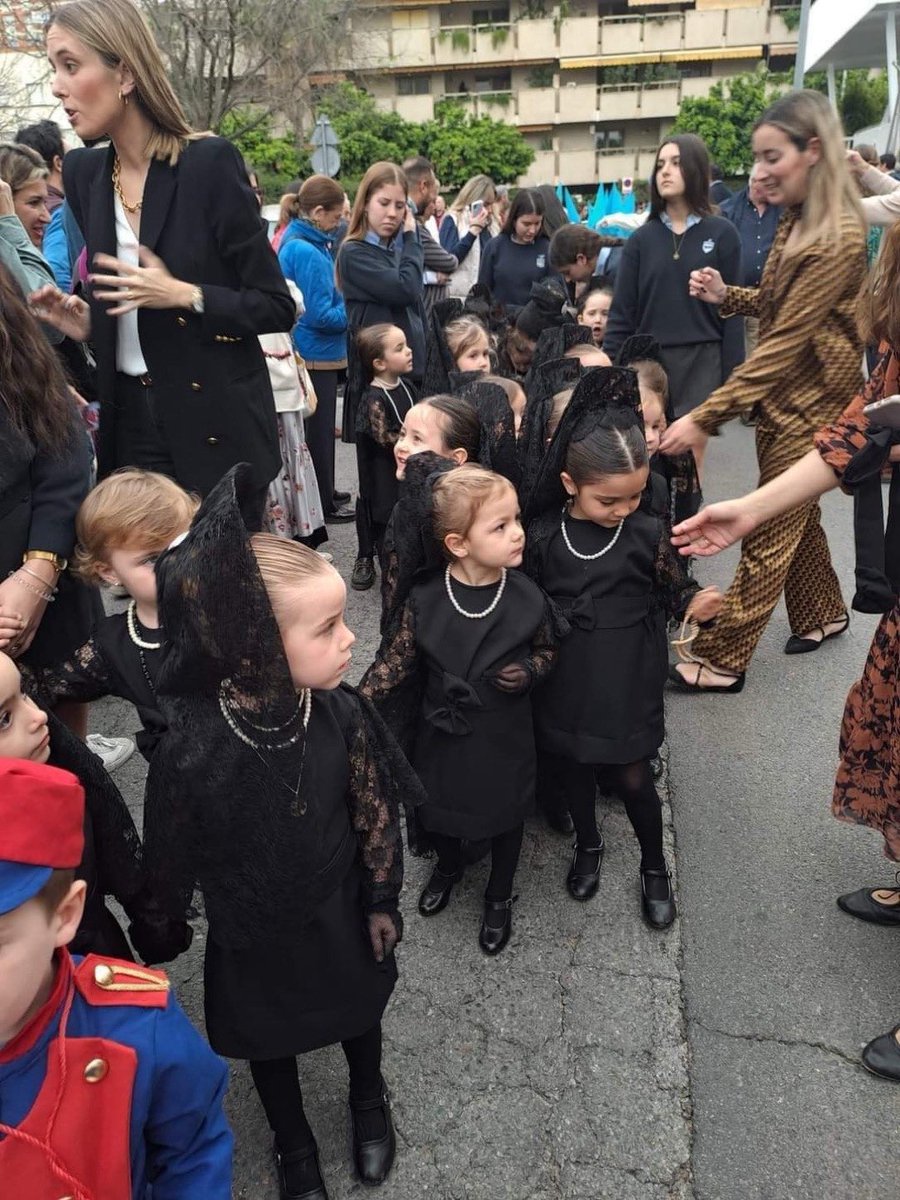 Ya están los rojos woke adoctrinando nin@s.