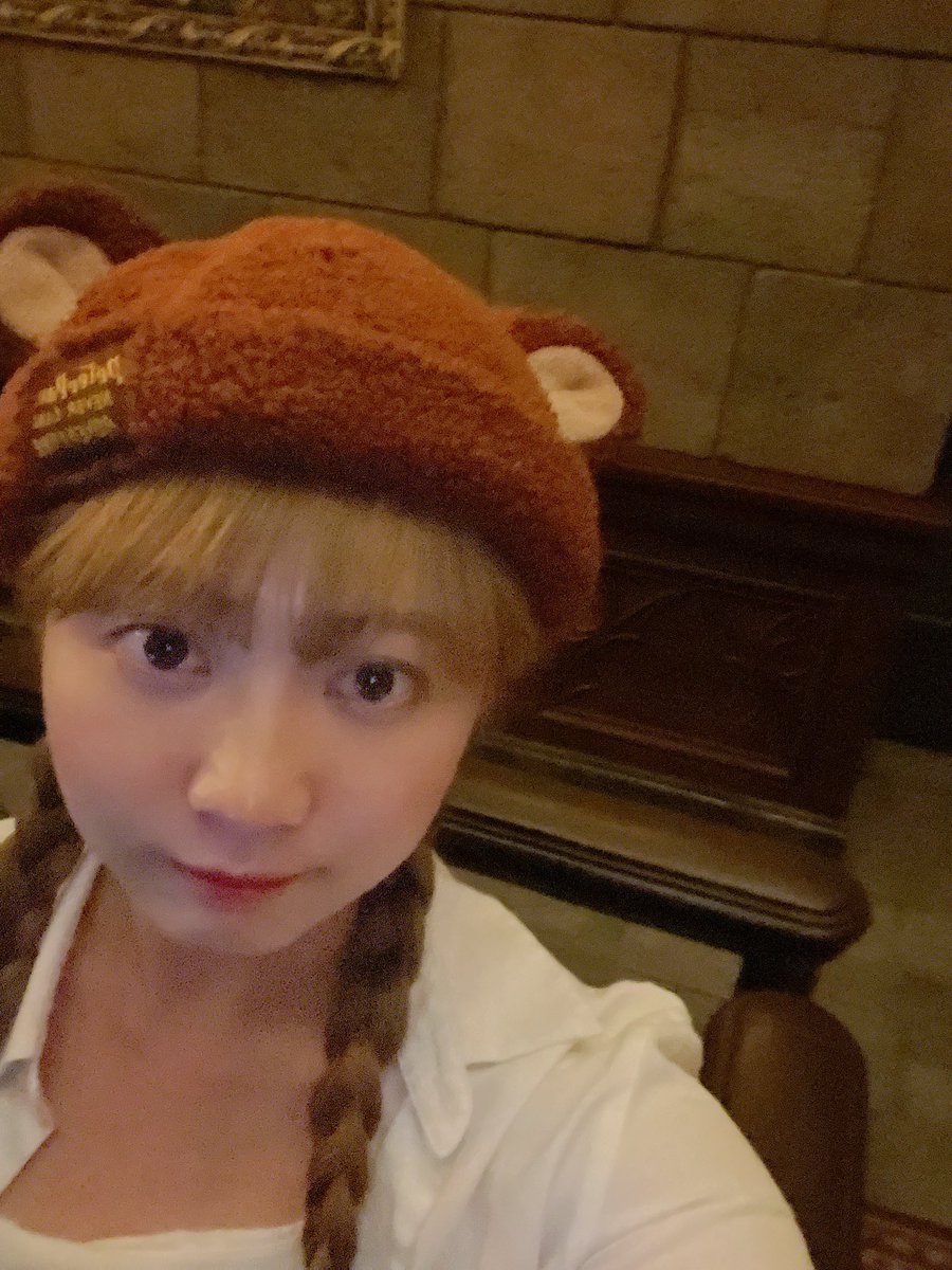 ディズニー
春休み、予定がたくさん詰まってるから期間限定金髪にしてます。なんとも言えない金で起きに入りで黒に戻したくない笑