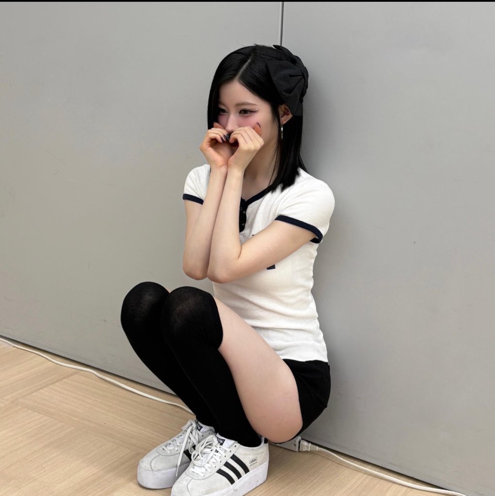 T3aYpu's tweet photo. Kpopで抜きたい子いいねかDMしてね🩷
まってるよ☺️（下手くそです）お貢ぎある子が優先でちゅよ🩷
#貼り合い #オナペ #イメプ #なりきり #オナ指示 https://t.co/3YTmBC4Qzx