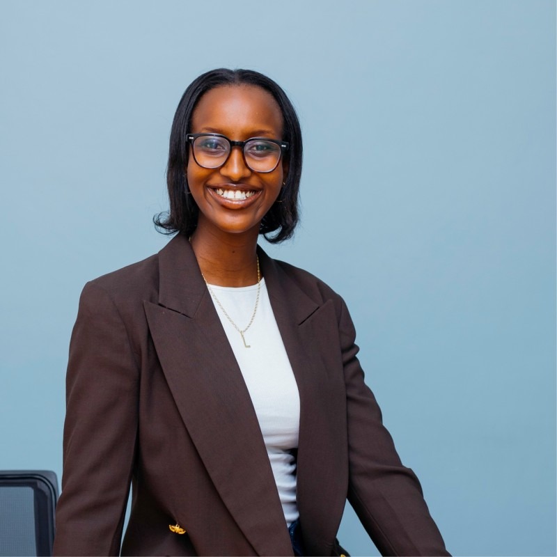 🙍🏽🔝 <a href="/LKarikumutima/">Lys Esther Karikumutima</a> est, depuis le debut de ce mois d'avril 2025, membre du "Youth Advisory Committee" #YAC au niveau international, un comité consultatif des jeunes auprès du Ministère des affaires étrangères du Royaume des Pays-Bas

🤔 Le rôle de cet organe ? 

🇳🇱 Les jeunes