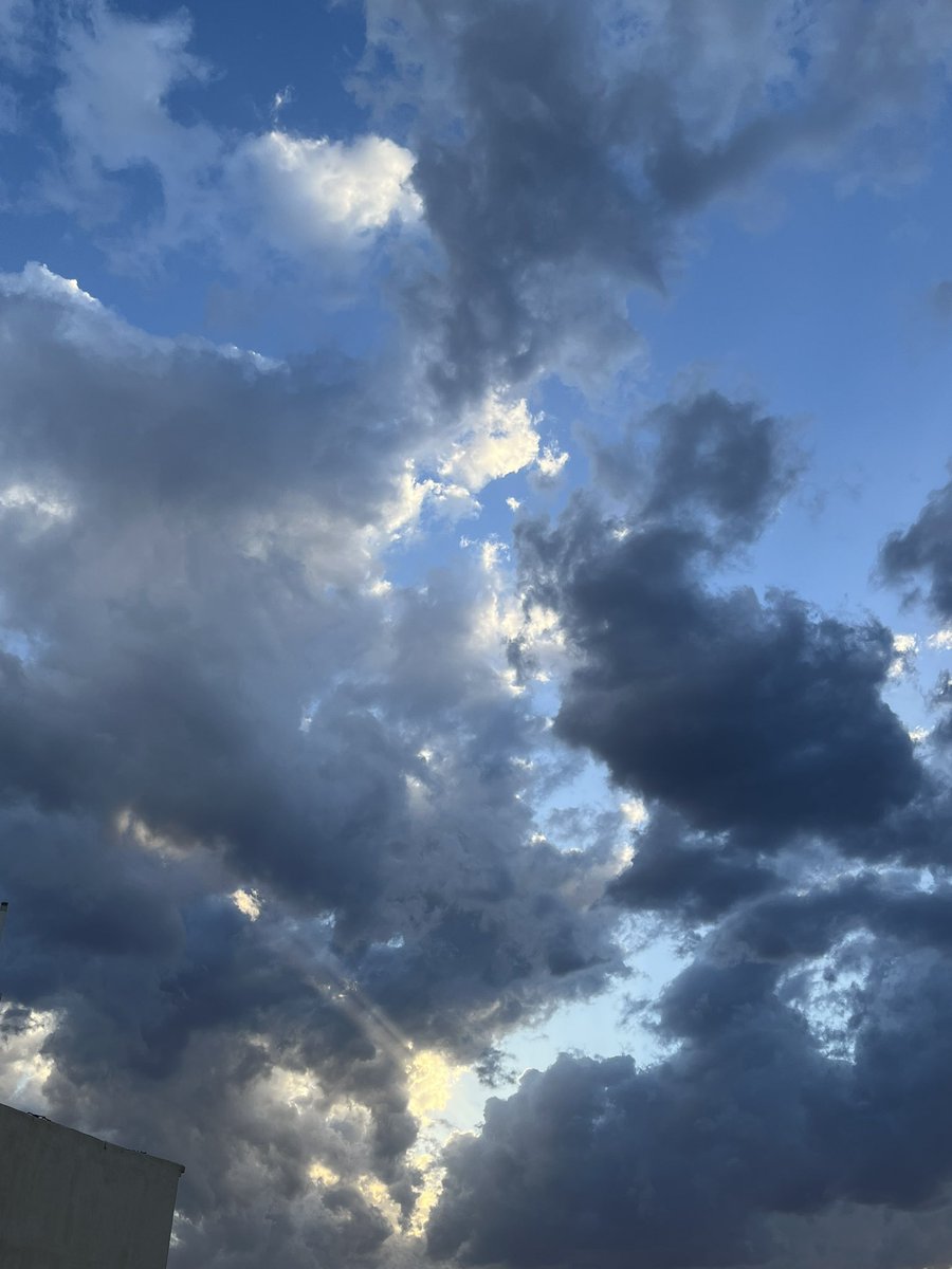 Golden_0v0's tweet photo. الجو اليوم🩵☁️☁️ https://t.co/awL1BDG9ce
