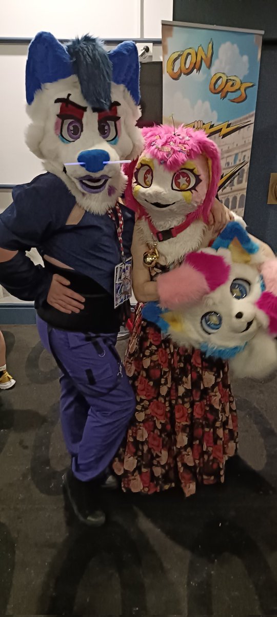 🎪🎠well the con is officially done thank to friends and staff of <a href="/FurDUcon/">FurDU</a>  for an amazing con like always. Now it's time for this little doll to go back on the shelf I love you all🎠🎪
<a href="/PalkiWolf/">Palki</a> 
<a href="/soratrashpanda/">soratrashpanda</a> 
<a href="/BoomaDingo/">Booma Dingo 🇦🇺🎧🎮</a> 
<a href="/Honeythebunfur/">Honey the bunny 💖 TEAM CRYSTAL 🔮🔜 TOT4</a> 
And Spicy griffin