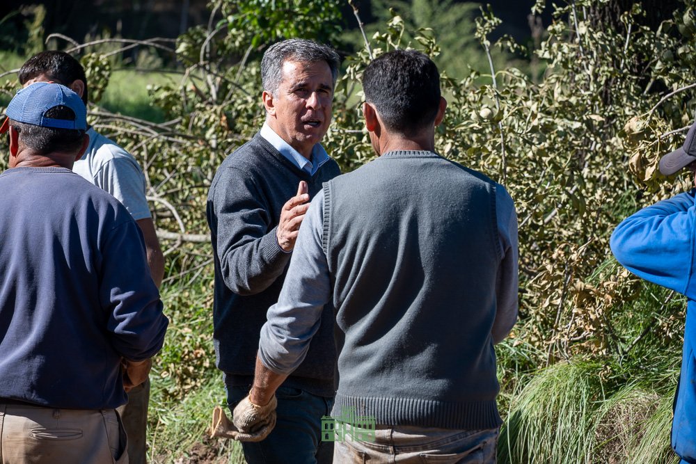 AVANZA LA OBRA DE CORDÓN CUNETA EN GONZÁLEZ MORENO 

El intendente <a href="/JuanciMartinez1/">Juanci Martinez</a> visitó González Moreno. En compañía de la delegada municipal, Stella Kress, recorrieron la obra de cordón cuneta que se esta llevando a cabo en la localidad.