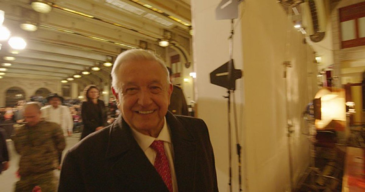 epigmenioibarra's tweet photo. Qué reafirma la grandeza histórica de Andrés Manuel López Obrador? 

Su decisión indeclinable de eclipsarse, borrarse, desaparecer por completo de la vida pública. 

Ni los otros dos grandes, Juárez y Cárdenas, se atrevieron a tanto. https://t.co/Sar7HD7QKj