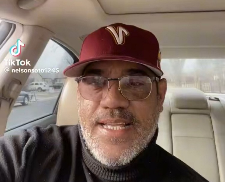 Se creia intocable por estar en los EEUU llegó al punto de llamar cobarde al Ministro de la Defensa, de vejar al Ministro Diosdado Cabello, de insultar al presidente Nicolás Maduro y de promover una intervención militar en Venezuela. 
Hoy pagará por sus delitos.
Podría estar 30