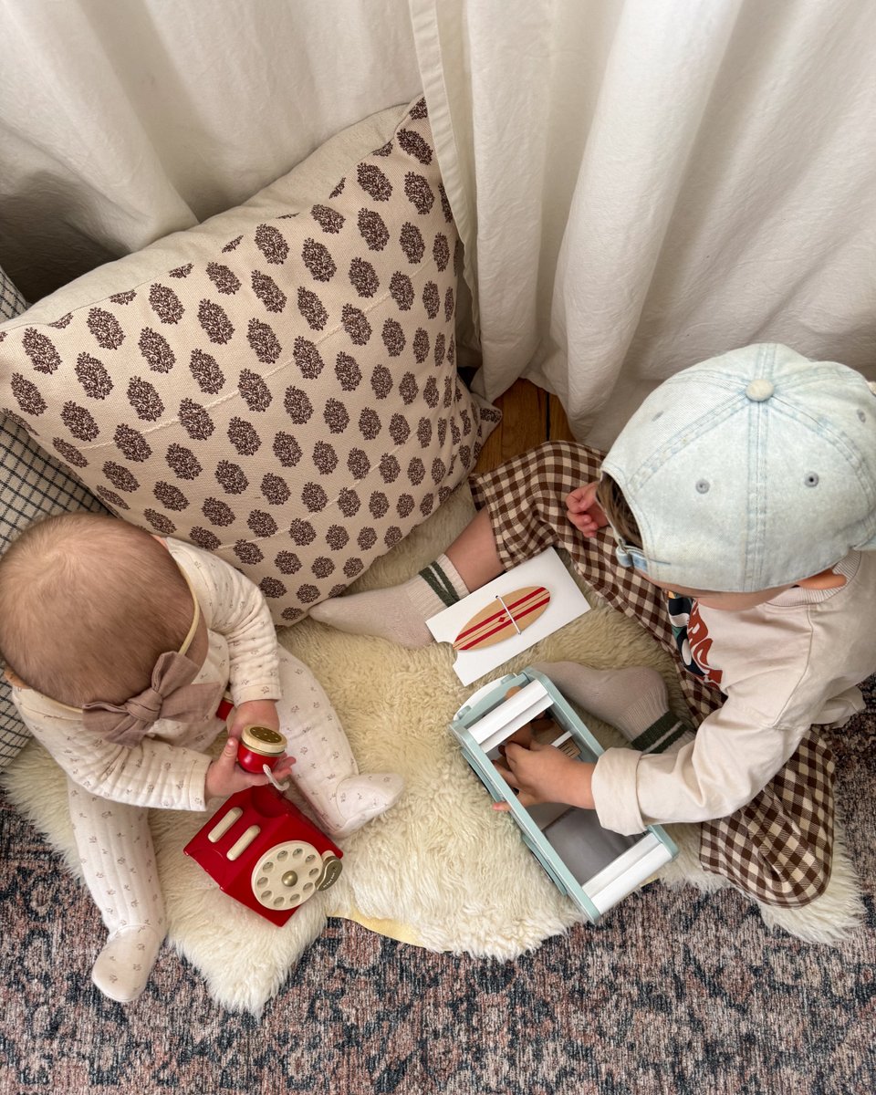 Sundays are for slow mornings and endless playtime with wooden toys 🌿 Whether it’s a campervan adventure or a phone call, wooden toys bring joy, creativity and a little bit of nostalgia into every moment! 📸 @kelseyhettinga

#sunday #woodentoys #play #weekend #toy #family #fun