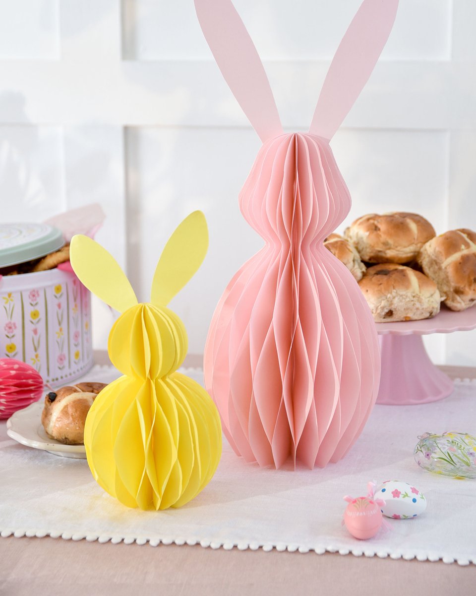 Gisela_Graham's tweet image. Double the bunnies, double the charm! 🐰🐰 

This adorable duo is here to sprinkle some Easter magic into your home. The only question is—where will you display them? 

#GiselaGraham #HomeDecor #SpringDecorating #EasterBunny