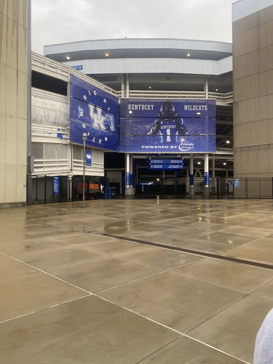Johnathan Smith (@johnathans2028) on Twitter photo Thank you <a href="/UKFootball/">Kentucky Football</a> for allowing me to visit today! Great to see <a href="/vincemarrow/">CoachMarrow</a> <a href="/YCorker/">Yusuf Corker ll</a>, <a href="/CoachWhiteFB/">Brad White</a>, and <a href="/Mike_Stoops41/">Mike Stoops</a>! Can’t wait to come back! #UKFootball #cats <a href="/MikeDyer/">Mike Dyer</a> @On3Recruits Thank you <a href="/UKFootball/">Kentucky Football</a> for allowing me to visit today! Great to see <a href="/vincemarrow/">CoachMarrow</a> <a href="/YCorker/">Yusuf Corker ll</a>, <a href="/CoachWhiteFB/">Brad White</a>, and <a href="/Mike_Stoops41/">Mike Stoops</a>! Can’t wait to come back! #UKFootball #cats <a href="/MikeDyer/">Mike Dyer</a> @On3Recruits