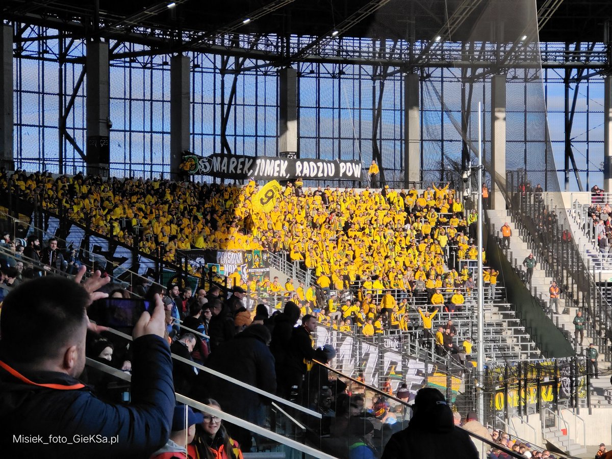 MiskaPatryk's tweet image. Kibice GieKSy obecni w Szczecinie.