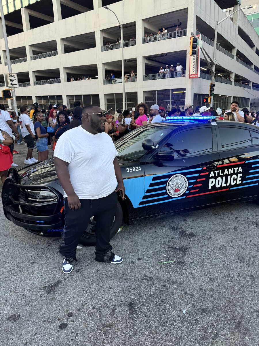 BiggieDoom's tweet image. Yup in my white tee, I break a bitch and I keep a big bank, oh I think they like that ‼️🅰️ #404Day #RealAtlanta