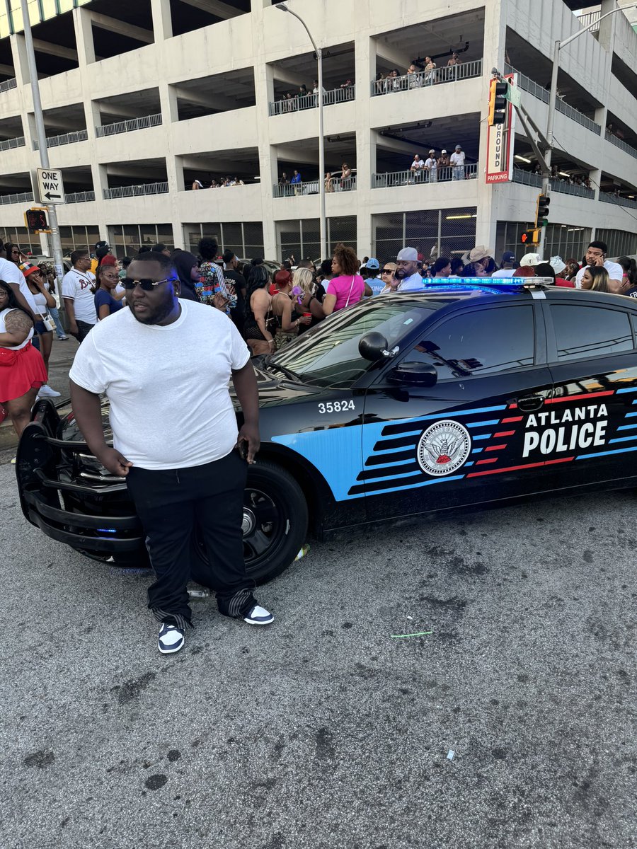 BiggieDoom's tweet image. Yup in my white tee, I break a bitch and I keep a big bank, oh I think they like that ‼️🅰️ #404Day #RealAtlanta