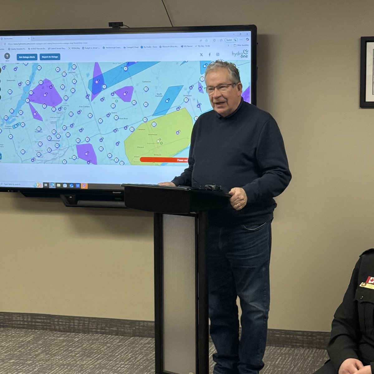 Curbside removal and chipping of large tree debris will begin starting tomorrow and is expected to take four to six weeks to complete across the City. 

Visit  peterborough.ca/StormUpdate for the latest information on the City’s emergency response and available resources.