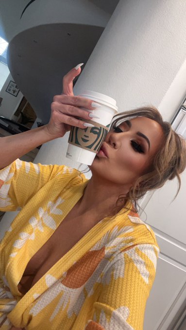 Watch RICHELLE RYAN's leaked NSFW photo on TwXstars