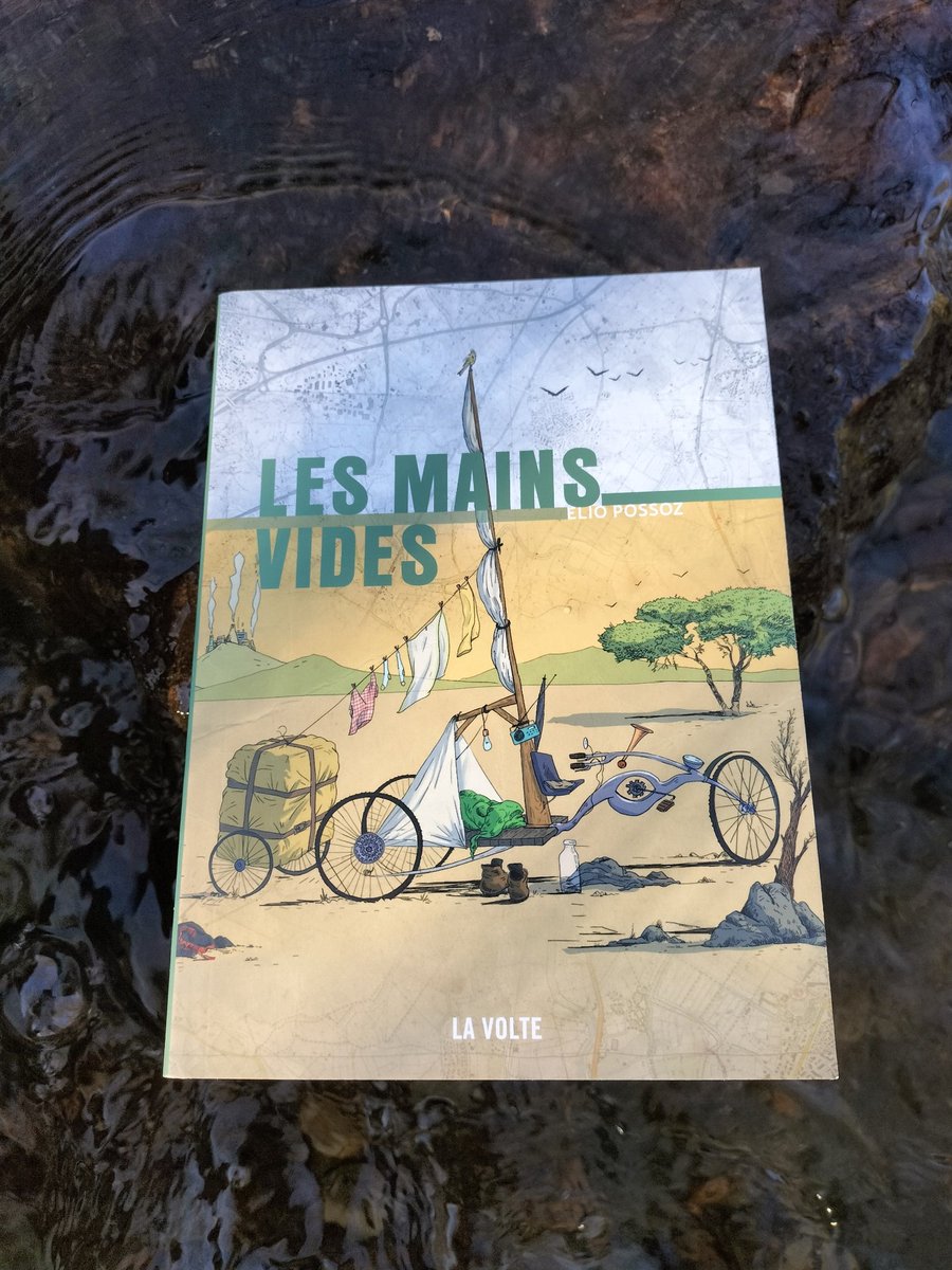 Les mains vides
Elio Possoz
<a href="/EditionsLaVolte/">La Volte</a> 
<a href="/Babelio/">Babelio</a> 
<a href="/babelio2/">Critiques de Babelio aux maisons d'édition</a> 
✨✨✨✨✨
Dans cette orée qui étreint la philosophie nihiliste.
L'autarcie à l'instar d'un enjeu mental.
Révolutionnaire, un mode de vie qui encense les utopies.
Un lanceur d'alerte 
"Ne jamais fermer un cercle."