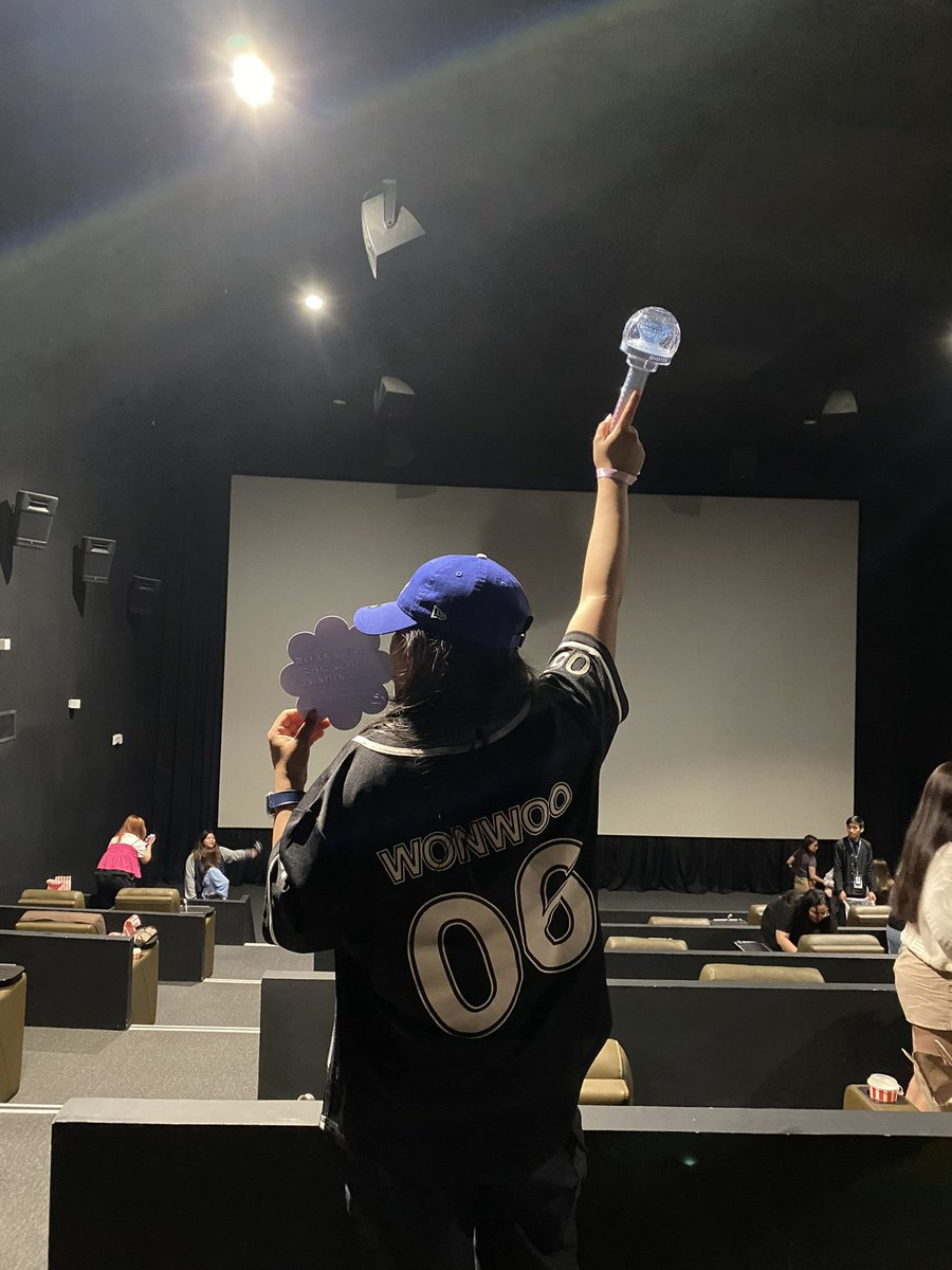 mrnluvssvt's tweet photo. thank you, @SebongCSE 🤍✨ Always a go to for Seventeen block screening events 🤟🏻

thank you din sa mga naka ajunice namin nina @jjkseven7 &amp; @jeonghanyyniee 😜🥳 til our next never ending aju nice with the boys 🤍 https://t.co/BOkfYmctpG