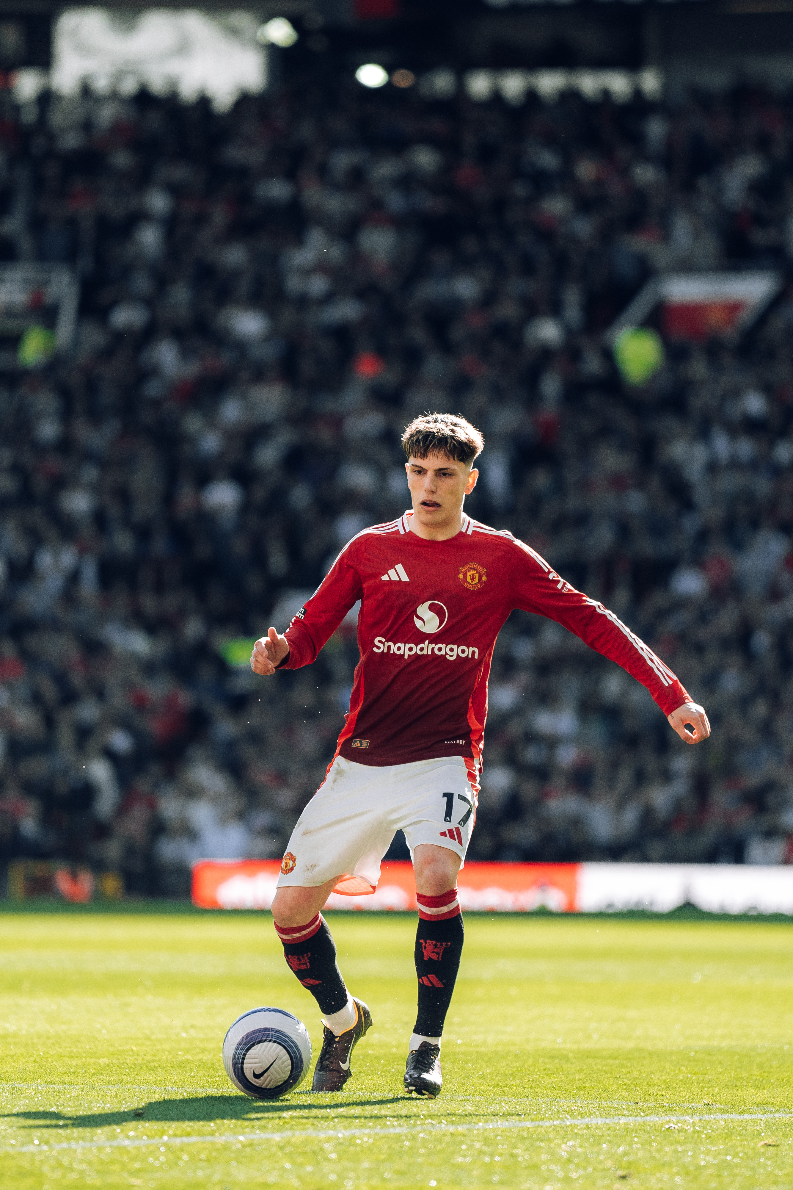 Alejandro Garnacho on the ball v Man City.
