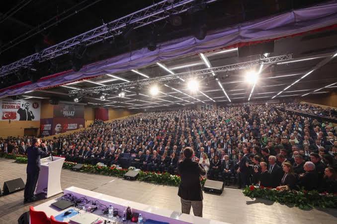 21 inci Olağanüstü Kurultayımızda geçerli 1171 oyun tamamını alarak güven tazeleyen Genel Başkanımız Sayın Özgür Özel’i kutluyorum.