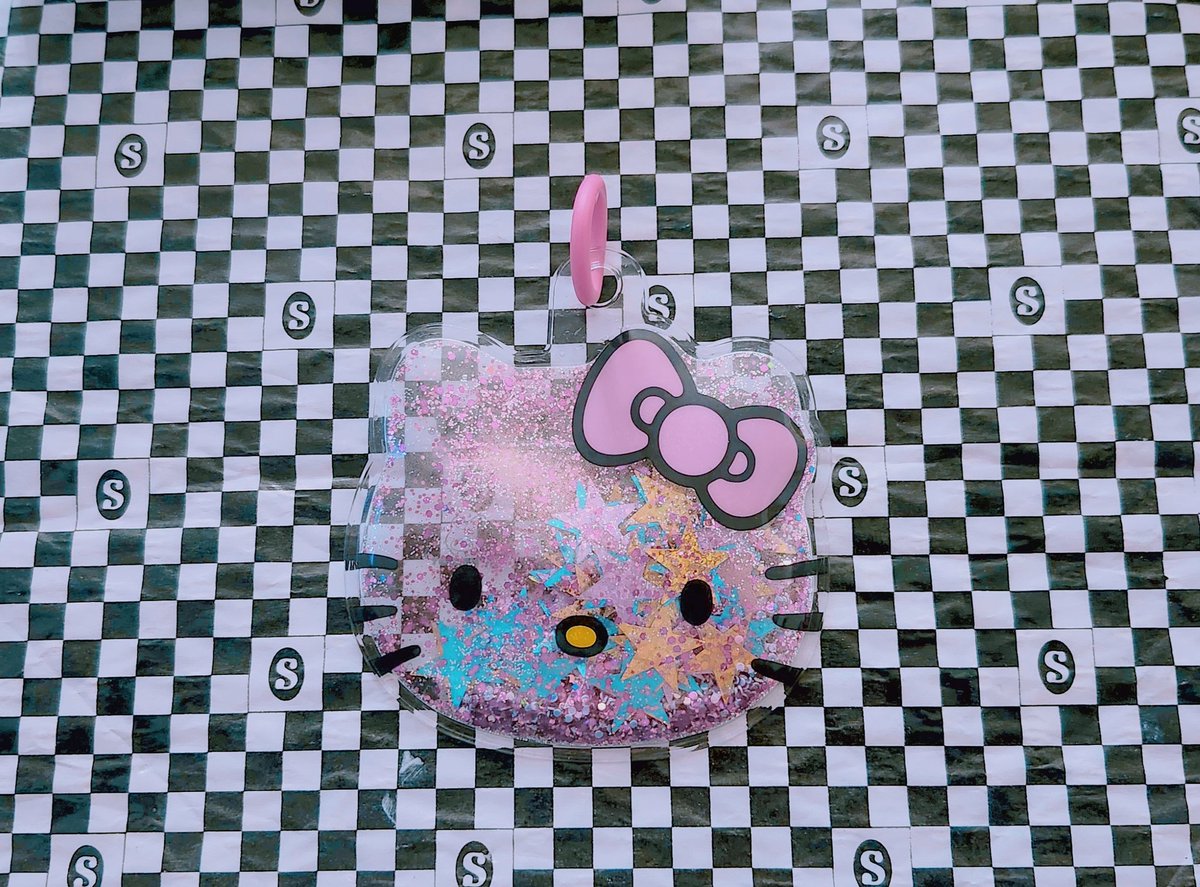 Miichel701's tweet image. #hellkitty #squishmallows #squishmallow #plush #plushies #bag #uno #keychains #keychain #kidcore #kidwave #imjustagirl #kawaii #kidwave #toycore #toywave #sanrio #collection #bags #pink