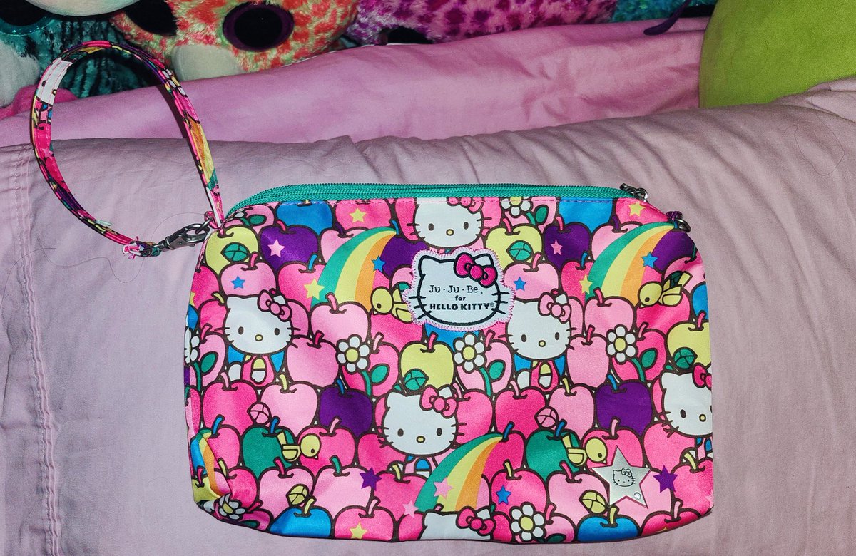 Miichel701's tweet image. #hellkitty #squishmallows #squishmallow #plush #plushies #bag #uno #keychains #keychain #kidcore #kidwave #imjustagirl #kawaii #kidwave #toycore #toywave #sanrio #collection #bags #pink