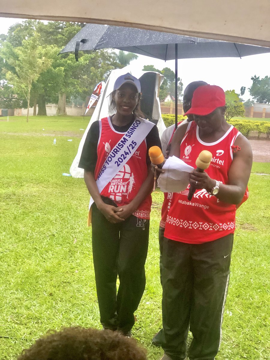 CliffArtsUg's tweet photo. Bannalulungi kale banyumisa omukolo🤭
@TourBugandaUG @BugandaTourism @ShadiahNamwanje mwebale🫡
#KabakaBirthdayRun2025 #Ssingo https://t.co/3p6J94paZj