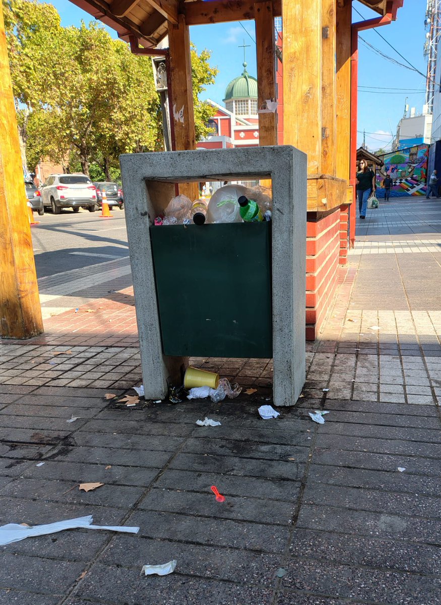 Jesus_Enrique88's tweet photo. Plaza de Armas de Melipilla hoy domingo 06/04/2025 11 hrs. cc @munimelipilla #PaulaGárate 👿🤬👀👇 https://t.co/dv9Fqjznck