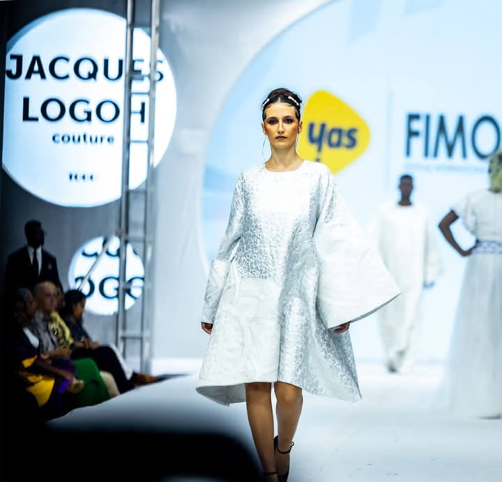 NouvelleMarche's tweet photo. Mme @SandraA_JOHNSON a pris part au défilé apothéose du Festival International de la Mode au Togo YAS #FIMO228. Un RDV incontournable qui met en lumière le génie créatif des talents togolais et africains et confirme l’importance de soutenir également la culture par la mode. https://t.co/ZAJD2Au5gC