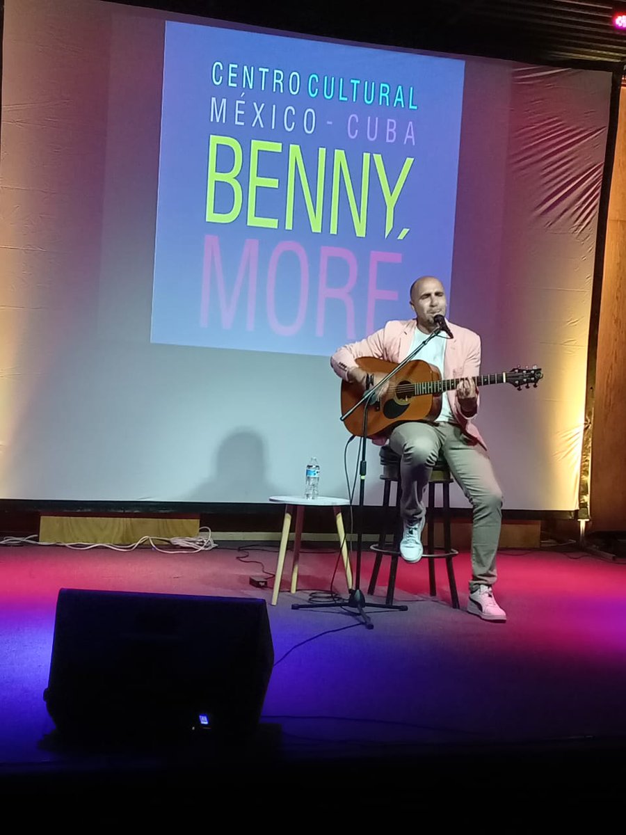 Cantautor cubano Abel Geronés se presentó en el Centro Cultural México Cuba Benny Moré, con un repertorio de excelencia en el que interpretó sus canciones junto a temas clásicos de la nueva trova cubana y latinoamericana #CubaEsCultura #MexicoYCuba