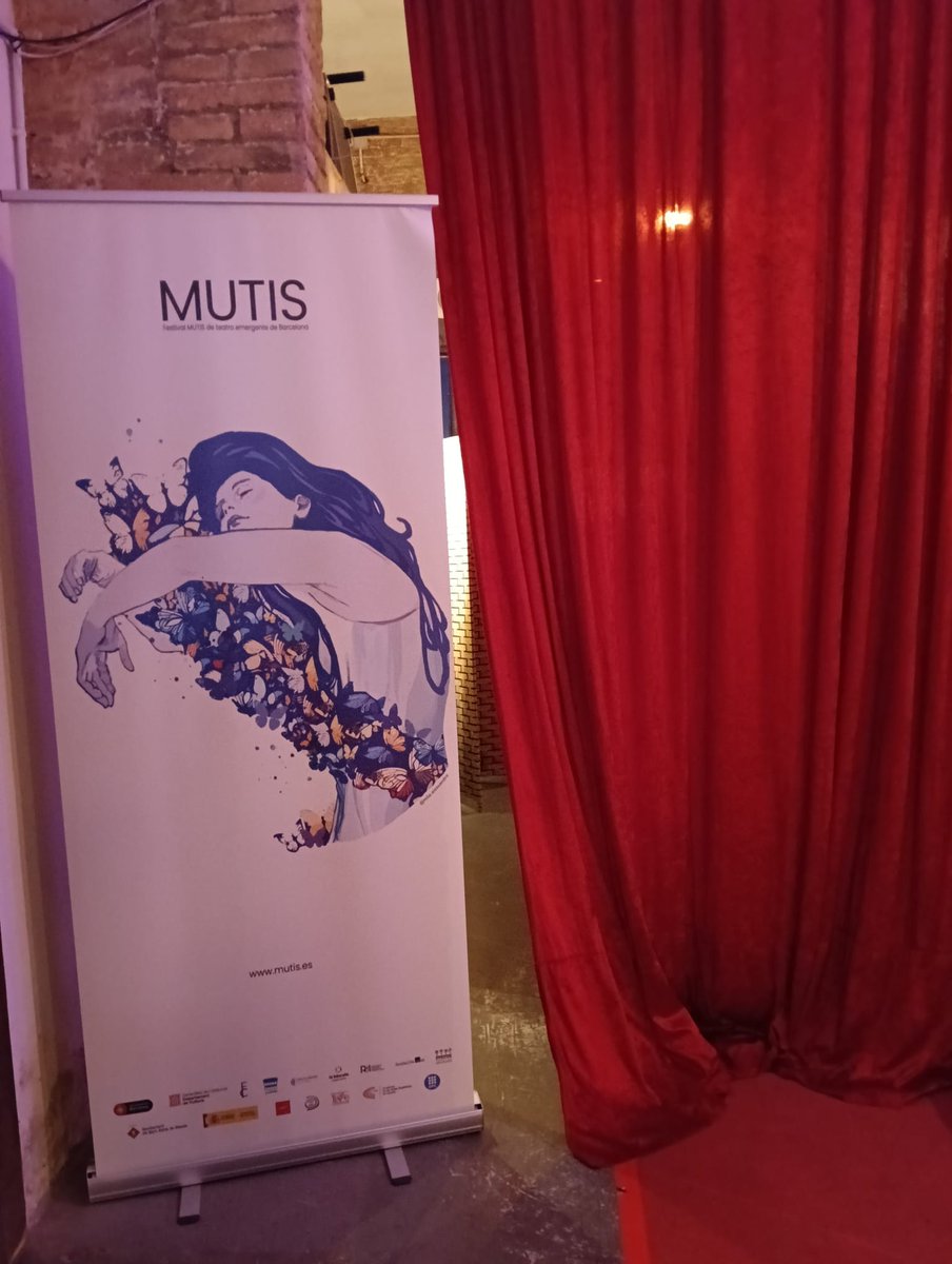 Avui al @festivalmutis a la tercera tarda de microteatre #ensagradaelteatre🎭