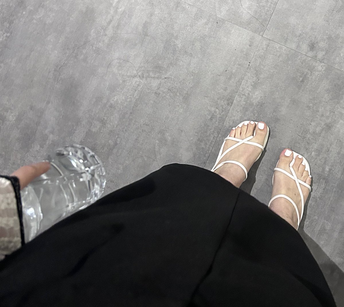 白色低跟拖鞋 發現自己真的很喜歡白色的東西欸