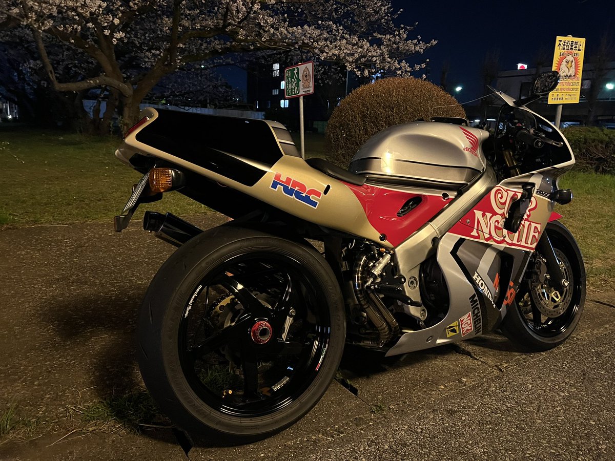 完成したんで給油

メインジェットとニードルも変えていい感じだ♪