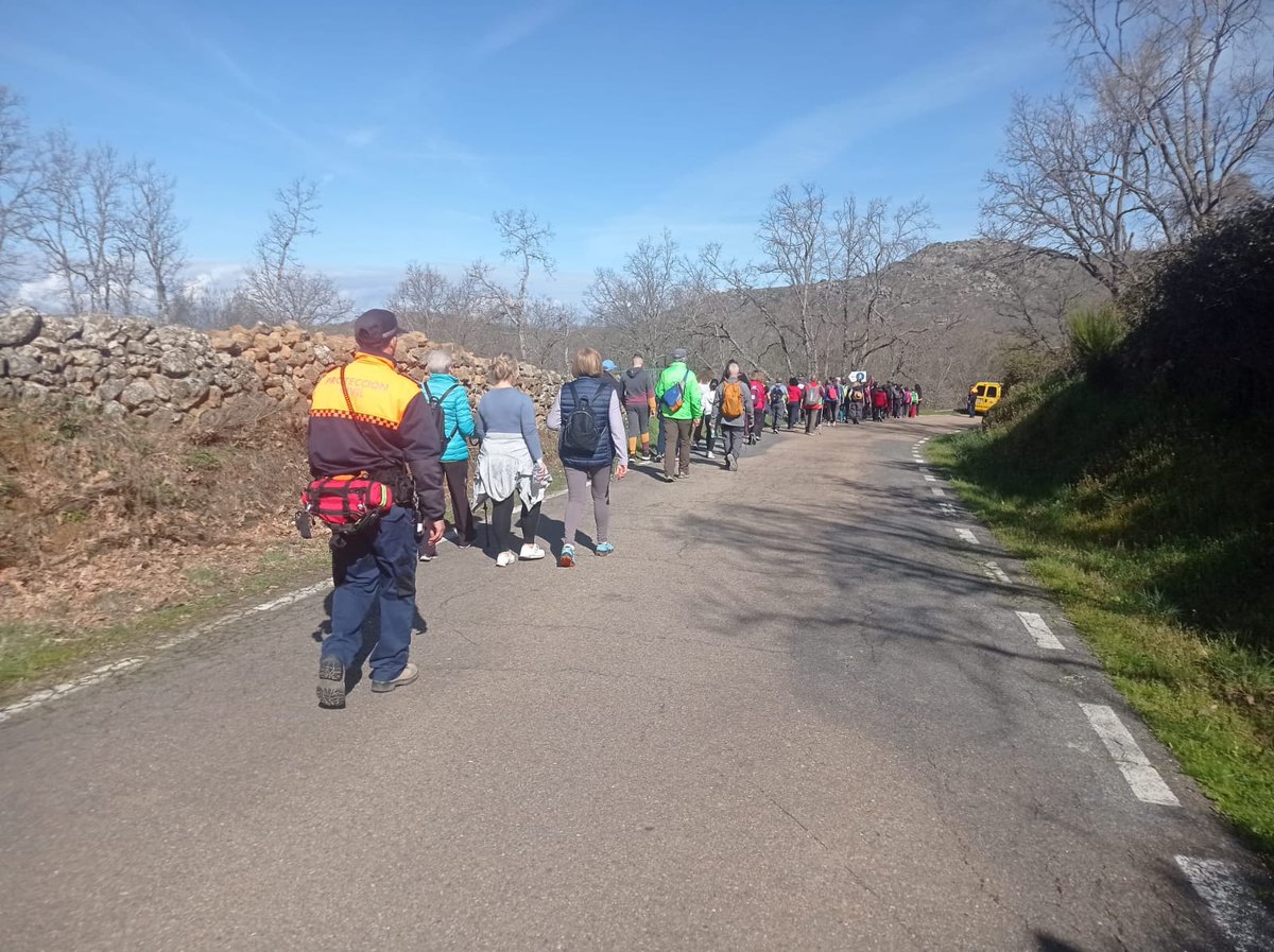 SpcBejar's tweet photo. Hoy nuestros voluntarios han participado junto a los compañeros de @policialocaldebejar en la XXXVIII Marcha pro Semana Santa https://t.co/cMI35IKA4g