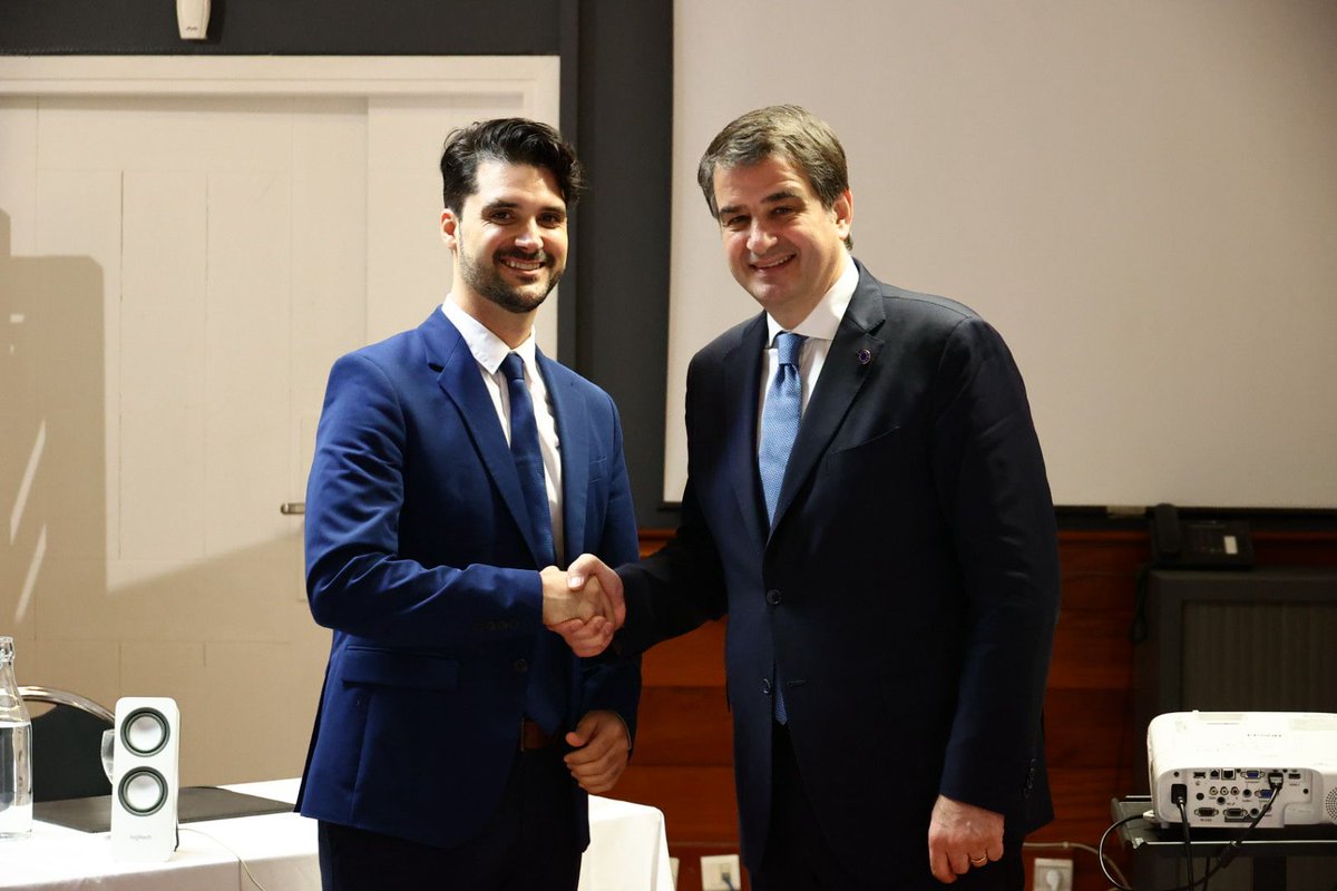 RaffaeleFitto's tweet photo. 🇪🇺 Incontro con Thibault
Lechat Vega,  Vicepresidente della Collettività della #GUYANA francese, a La Réunion

🇬🇧 Meeting with Thibault Lechat-Vega, Vice-President of the Collectivity of #FrenchGuiana, in La Réunion https://t.co/FO55iTn2bX