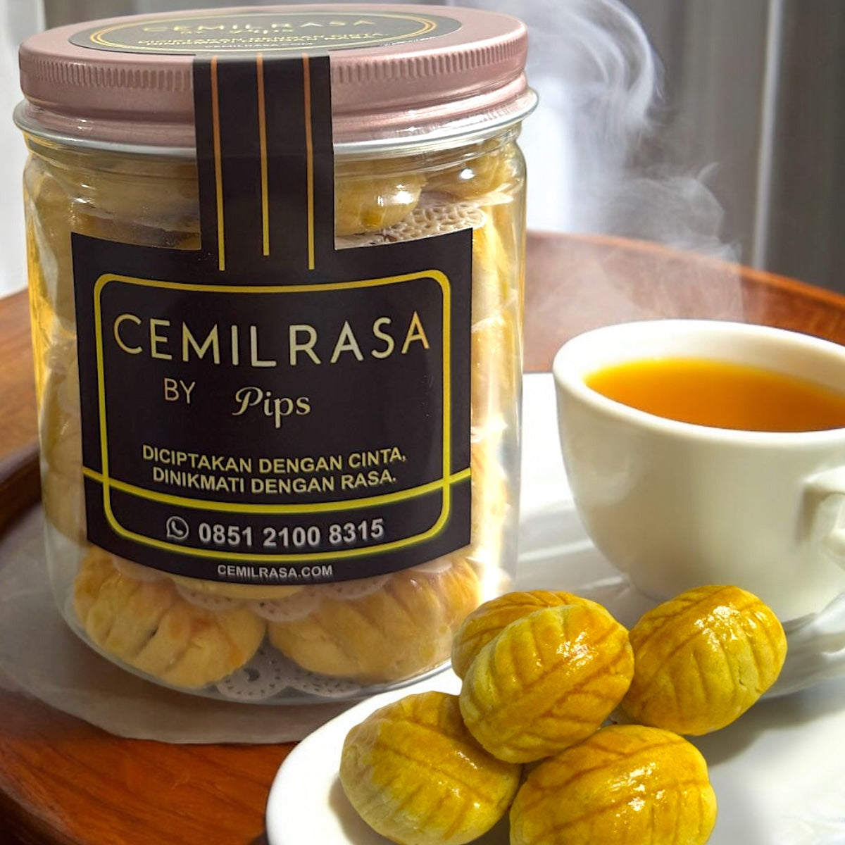 CemilRasabypips's tweet image. Rasakan keistimewaan kuih Nastar Nenas eksklusif kami. Dengan harga Rp130,000, kuih ini dibuat dengan sentuhan klasik yang memikat. 🌟🍍 #cemilrasa #kuihNastarNenas #Eksklusif #SentuhanKlasik cemilrasa.com/products/premi…