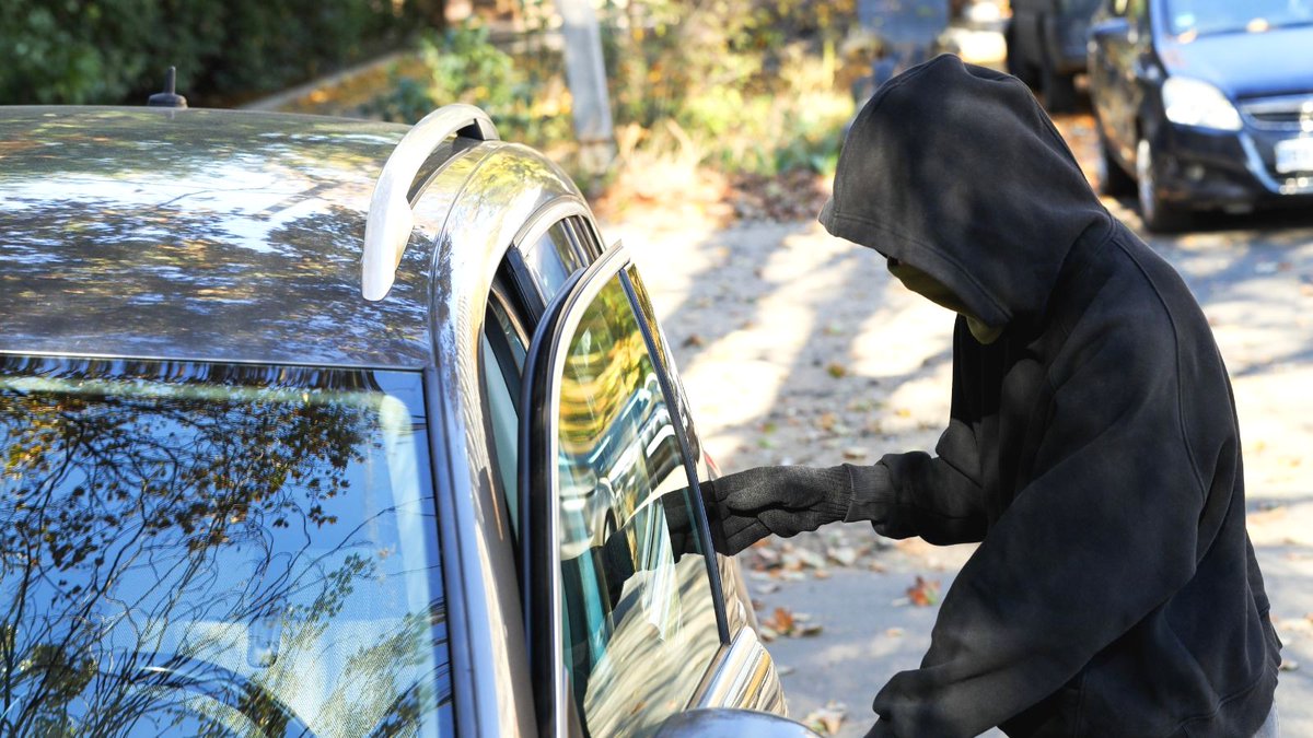 surreyps's tweet image. April is #AutoCrimeEnforcementMonth - a reminder to take simple steps to help keep your vehicle safe:
• Treat your keys like cash - don’t leave them unattended
• Park in secure, well-lit areas and always lock up
• Remove valuables from your car or store them out of sight
@icbc