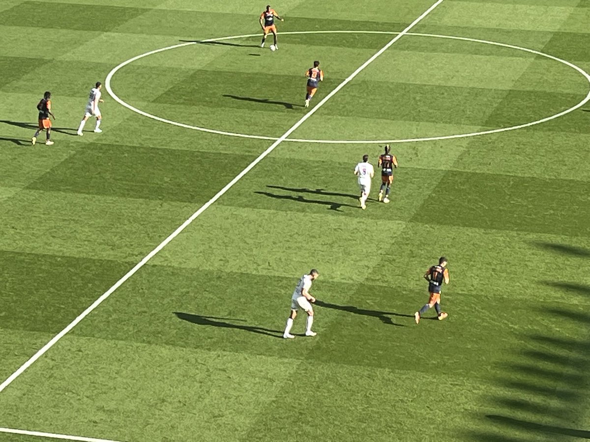 DuperronPierre's tweet photo. Opposé au @HAC_Foot pour le compte de la 28e journée de @Ligue1, duel de la énième dernière chance🤷🏼♂️🤔 l’équipe du @MontpellierHSC rejoint la mi-temps à 0-2 (buts de #Kechta 3e, #ATouré 33e) et s’enfonce encore davantage. #MHSCHAC #football https://t.co/43atxiEJNS