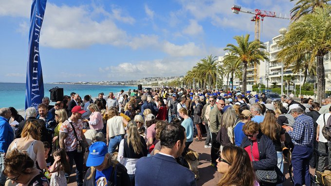 #NICE Bien + de mille cinq cents Niçois amis des animaux ont participé à notre 4ème grande et belle marche, sur Promenade des Anglais, organisée par toutes les associations de protection animale. Bravo, merci à tous. Encore ! Avec des élus vraiment concernés