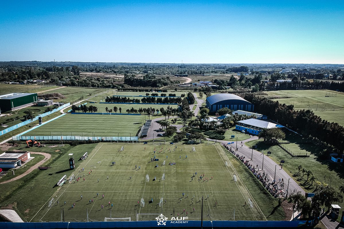 🤩 𝐃𝐨𝐦𝐢𝐧𝐠𝐨 𝐞𝐧 𝐜𝐚𝐬𝐚

Entrena #AUFAcademy, un día más, en el hogar de las Selecciones Uruguayas.

¡Viví este sueño junto a tu niño/a!

🎟️ Inscripciones: bit.ly/AUFAcademy
📩 Consultas: auf.academy@auf.org.uy