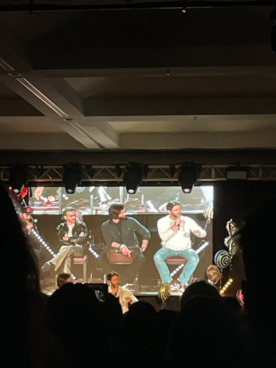 vampdeanw's tweet photo. jensen was talking about his childhood which was very emotional but i couldnt stop thinking he looks preggy 🤪#omegabehaviour https://t.co/ykHAxjiYSs
