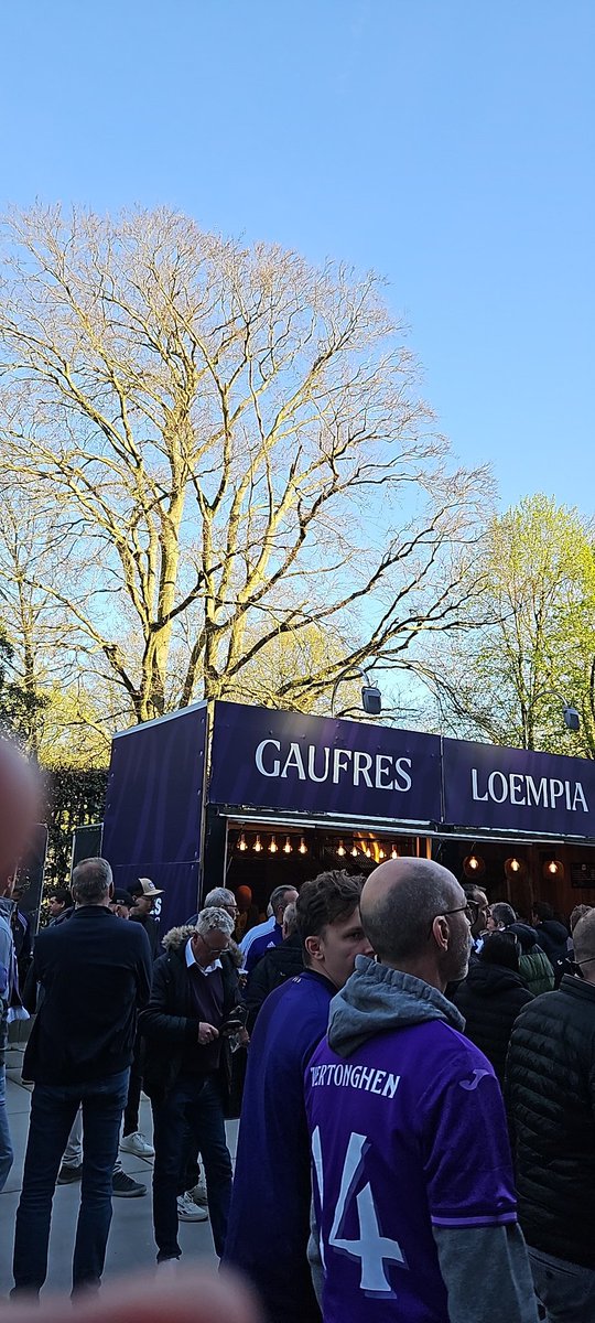 wittekop100's tweet photo. @smekmedium @SimonneMatthys Natuurlijk is bij ook zo  ik woon in de buurt van westerlo en  ik ken veel  supporters van Brugge antwerp  this maar voetbal  Natuurlijk het gaat om weg zen met vrienden eten en drinken 💪⚽️🥂🍔🍟 https://t.co/MpaUoFklpU