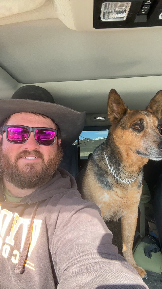 KyleLinebaugh's tweet image. Great day to spend in the mountains. 

*Sage not in picture because she couldn’t hold still 😂