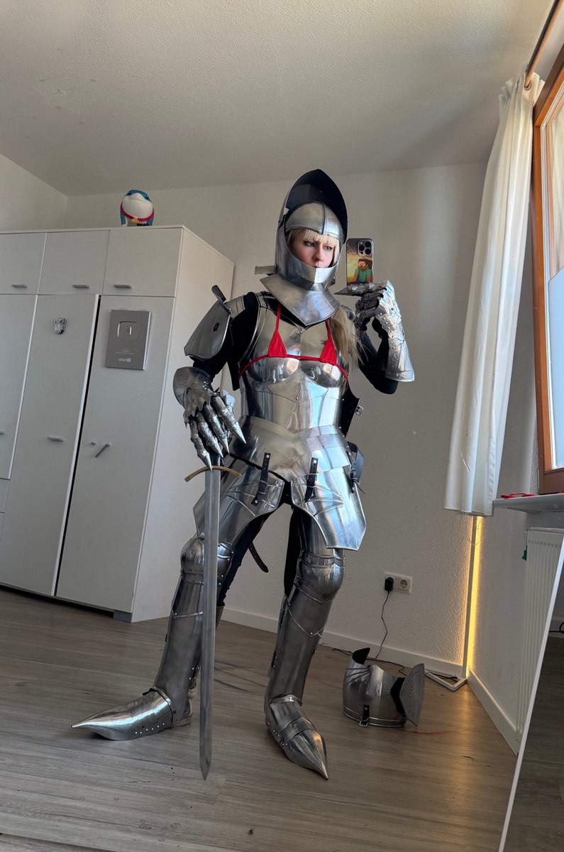 superd0ne's tweet photo. Reminder to always put on sun protection https://t.co/hGIvecIjY3