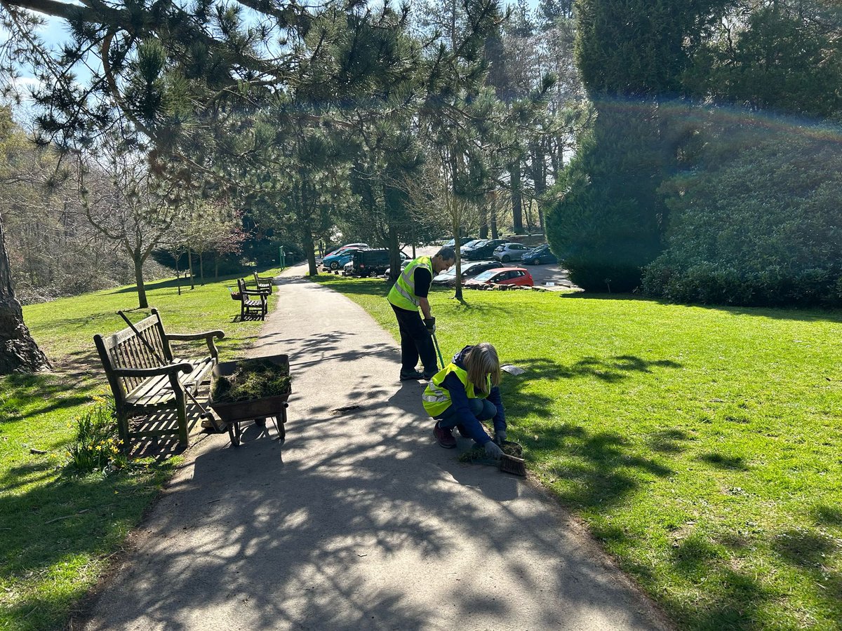 Great volunteer day yesterday. Making a dead hedge in the Orchard, edging lawns and painting park benches. There’s lots of benches in the park and we can only do them when the weather is dry. We also painted some new markers for the blue trail.